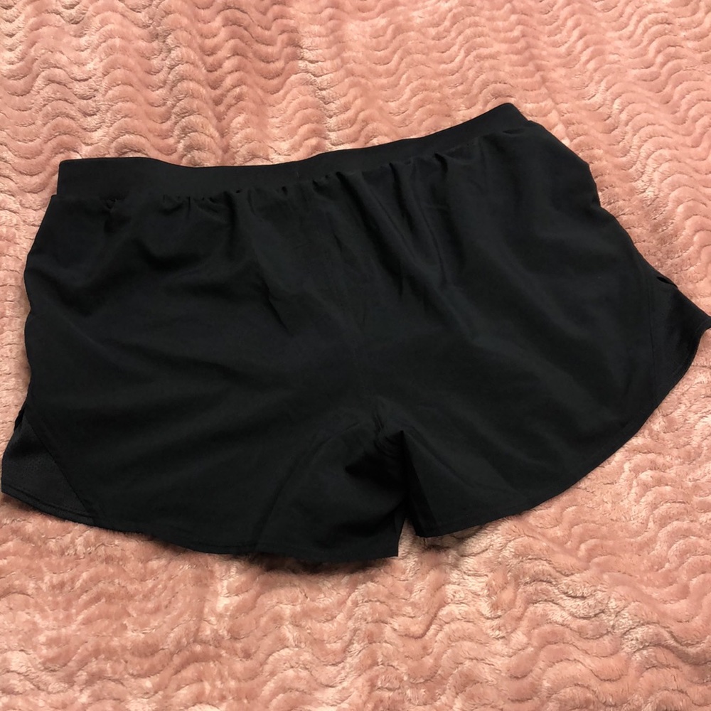 Black under armor athletic shorts - Picture 2 of 5
